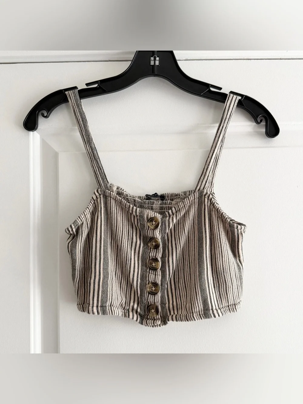 American Eagle Grey & Cream Colored Crop Top